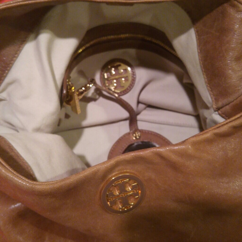 SOLD: Tory Burch Purse - Picture 6 of 8